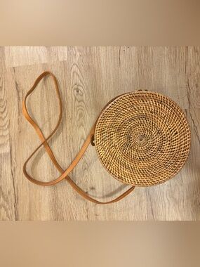 Round Woven Crossbody Bag in Tan Straw with Leather Strap